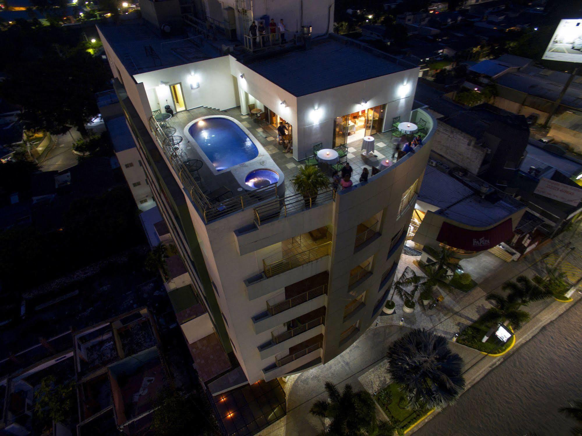 Suites Las Palmas, Hotel & Apartments. Сан Салвадор Екстериор снимка